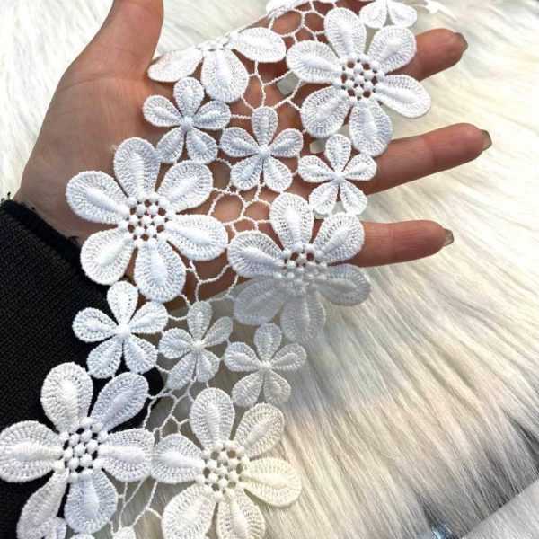 خرجکار گیپور سفید لباس